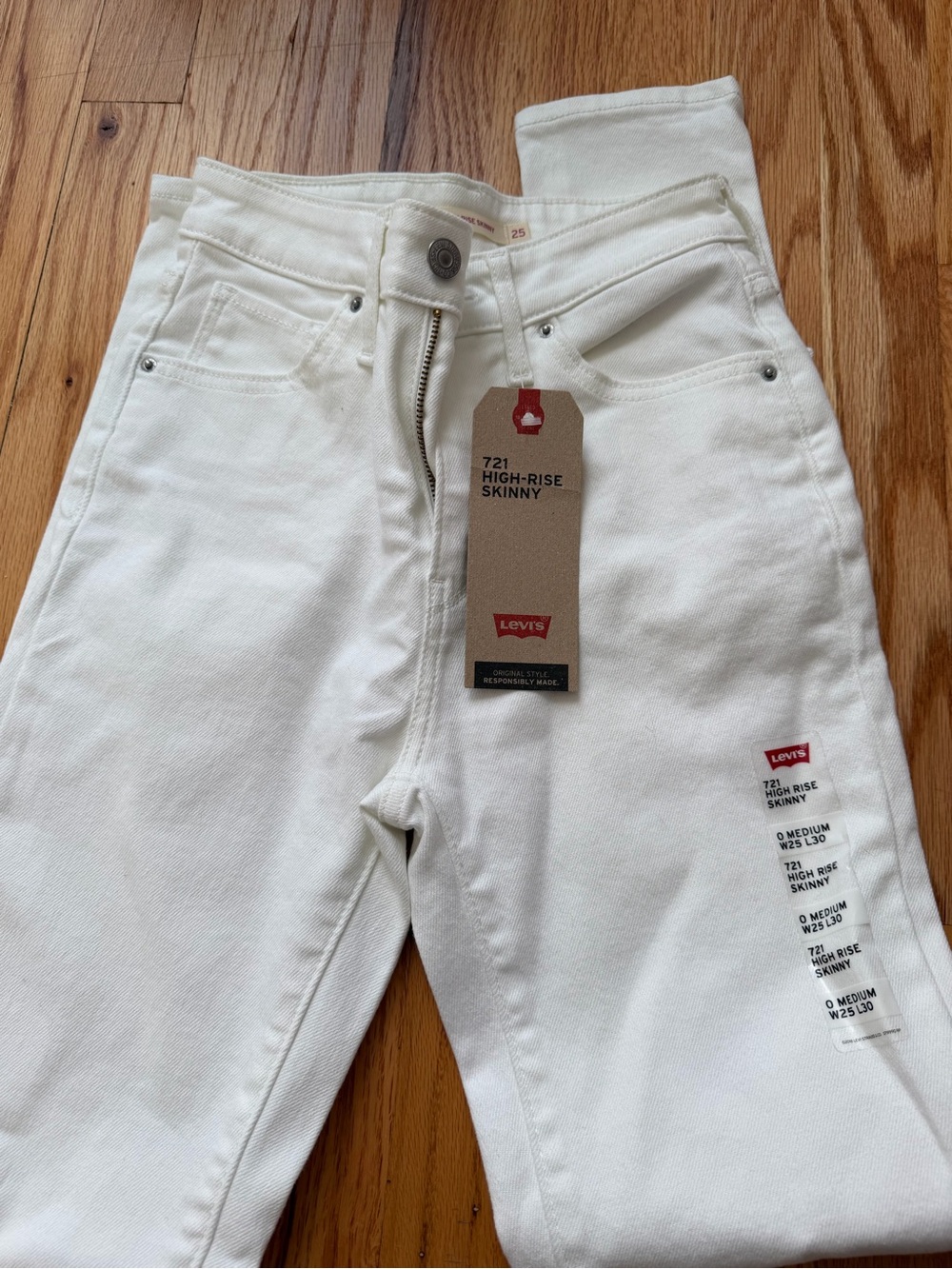 NWT Levi 721 Skinny Highrise